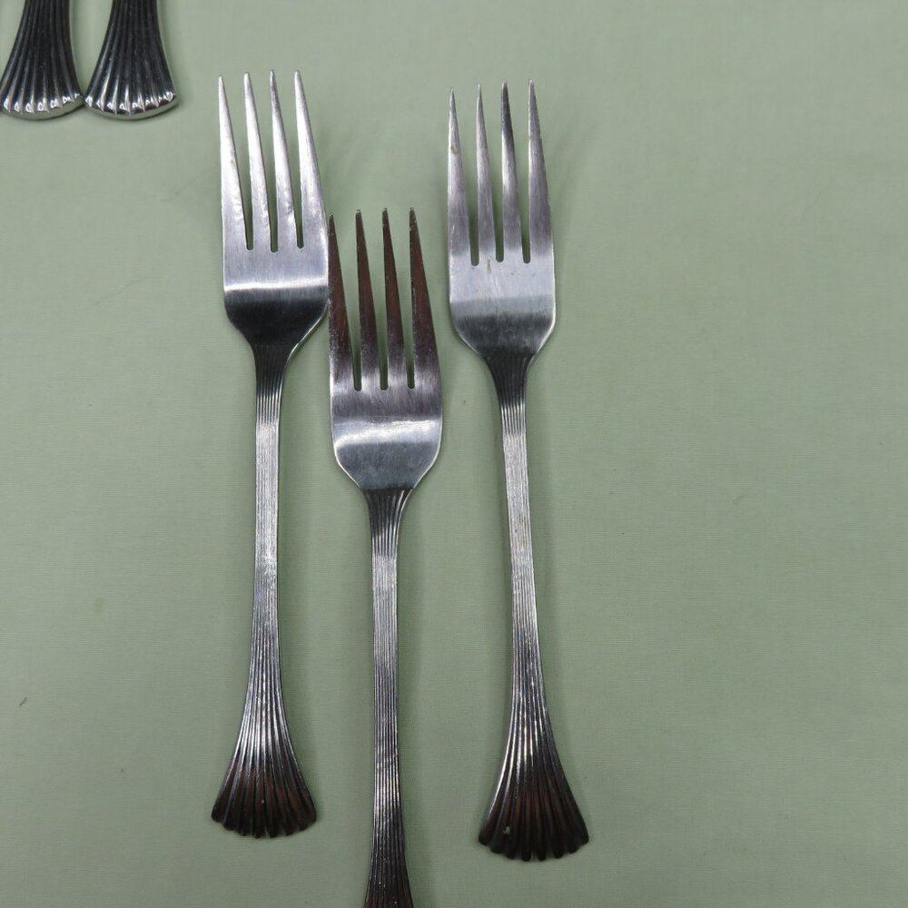 Bretton Woods Lot of 32 Reed & Barton Salad Teaspoon Soup Fork Knife Serving - Picture 6 of 8